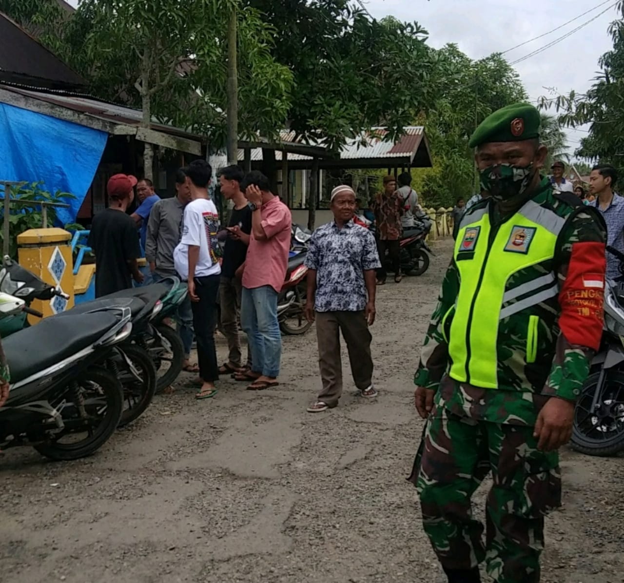 Terus Mengantisipasi, Koramil 04/Kuindra Gencarkan Penegakan Protkes di Sapat