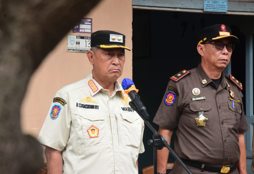 Jum'at Hari Yang Penuh Keberkahan, Wabup H.Syamsuddin Uti Pimpin Apel Kedinasan Pelepasan Salah Seorang Anggota Satpol-pp Inhil Yang Meninggal Dunia