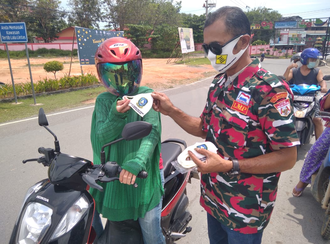 Kadishub Provinsi Kepri Dan LMP Bagikan Masker Terkait Hari Pahlawan 