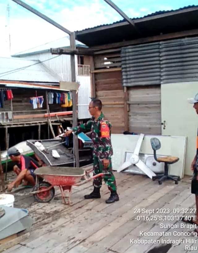 Babinsa Koramil 04/Kuindra Ingatkan Faktor Keamanan dan Utamakan Keselamatan di Binaan