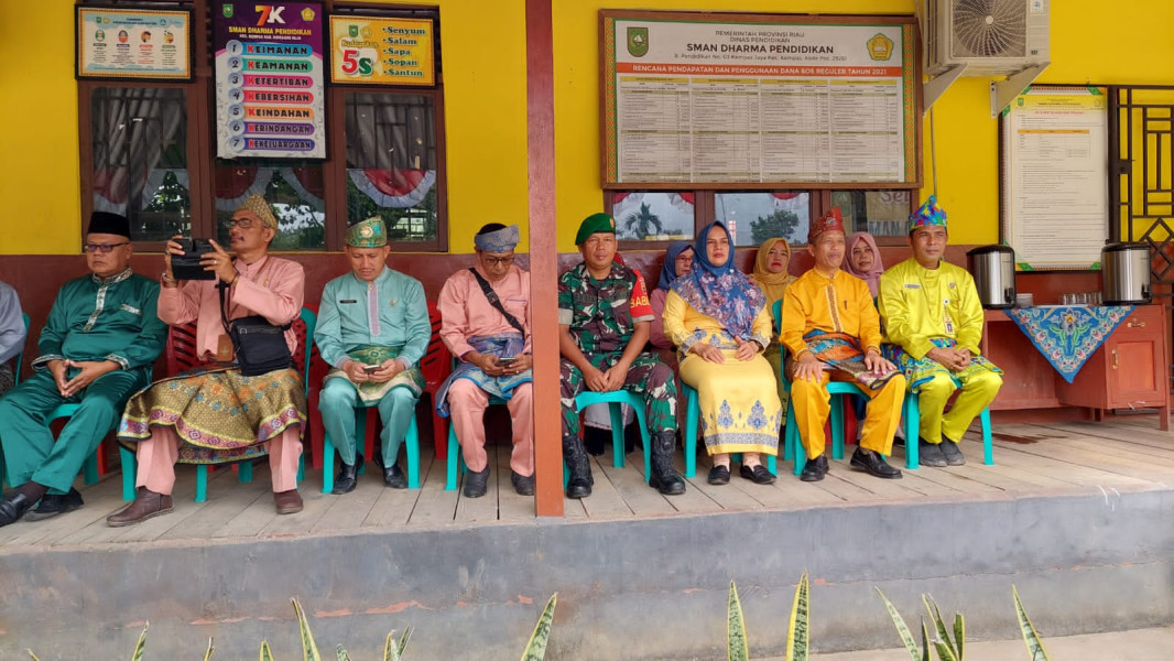 Sertu Mardia Babinsa 03/Tpl Hadiri Undangan HUT Provinsi Riau Ke-66 Di Kecamatan Kempas
