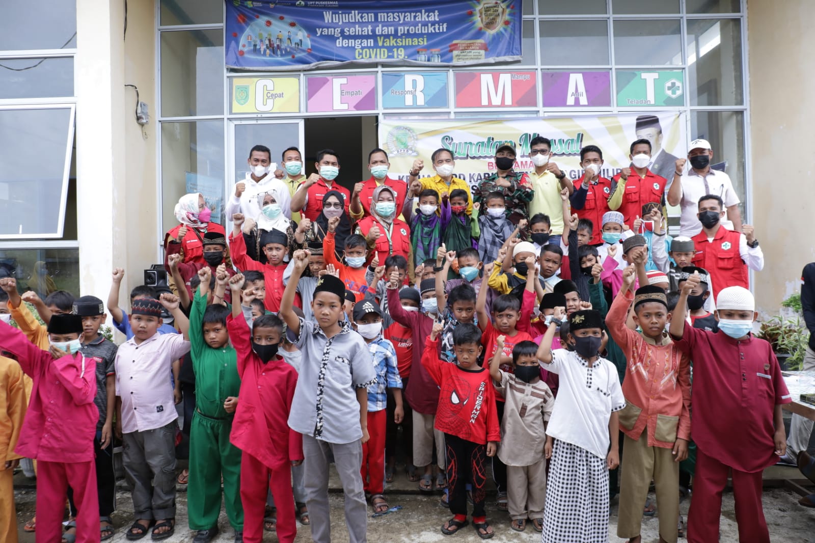 Ketua DPRD Inhil Buka Khitanan Massal, Pagi di Kuala Lahang, Siang di Simpang Gaung