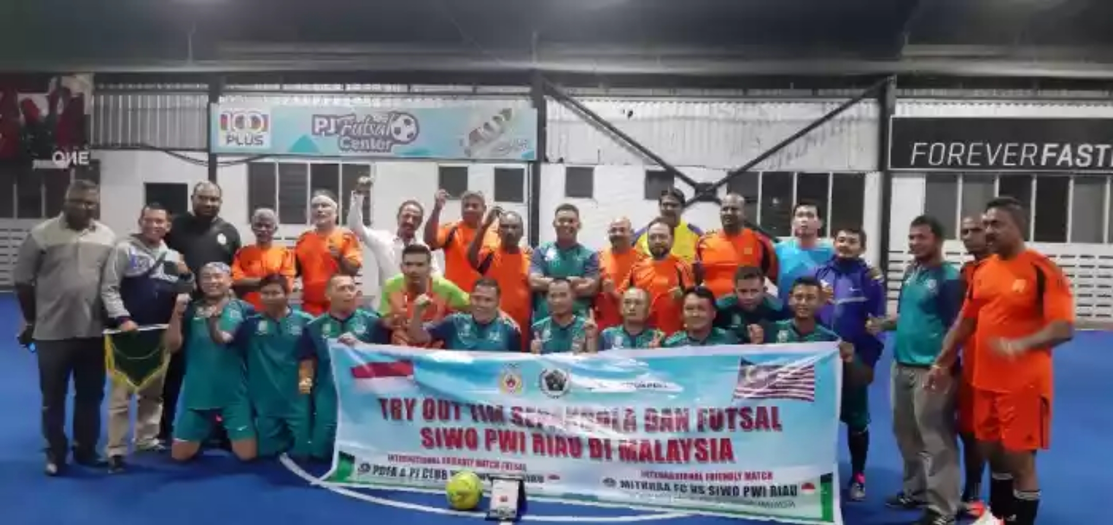 Tim Futsal PWI Riau Kalahkan PJ Club Malaysia 