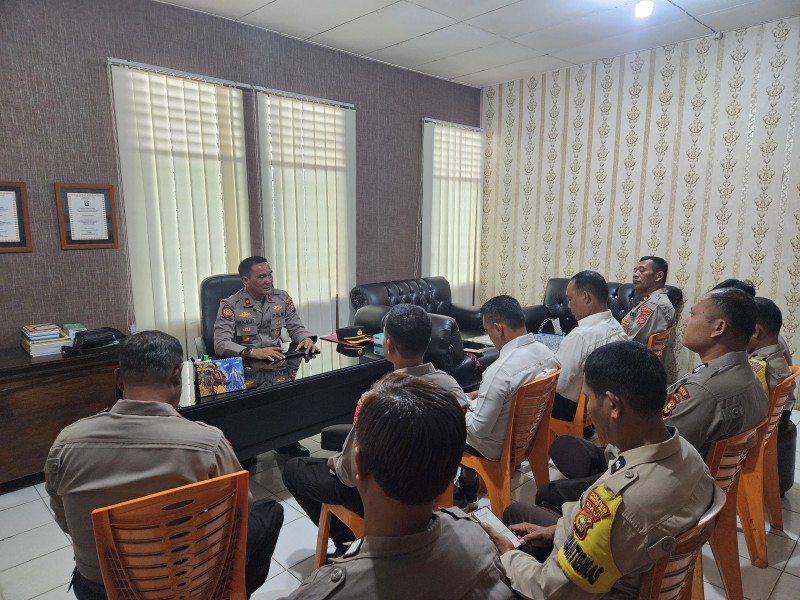 Kapolsek Kemuning Pimpin Anev Mingguan, Fokus Tingkatkan Pelayanan Masyarakat