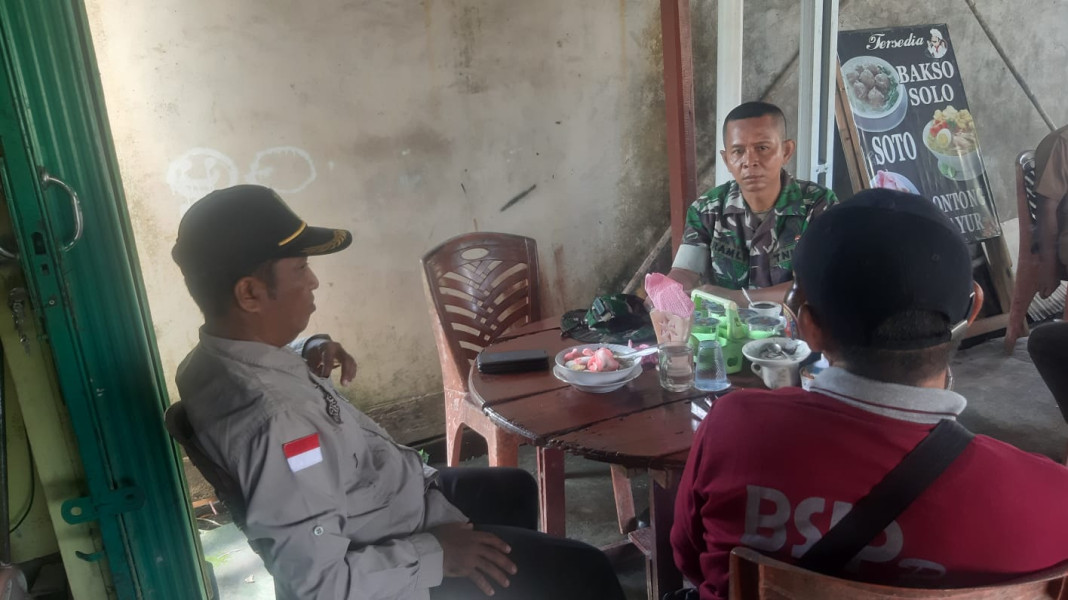 Tingkatkan Keamanan di Wilayah Bersama Koramil 07/Reteh Melalui Komsos