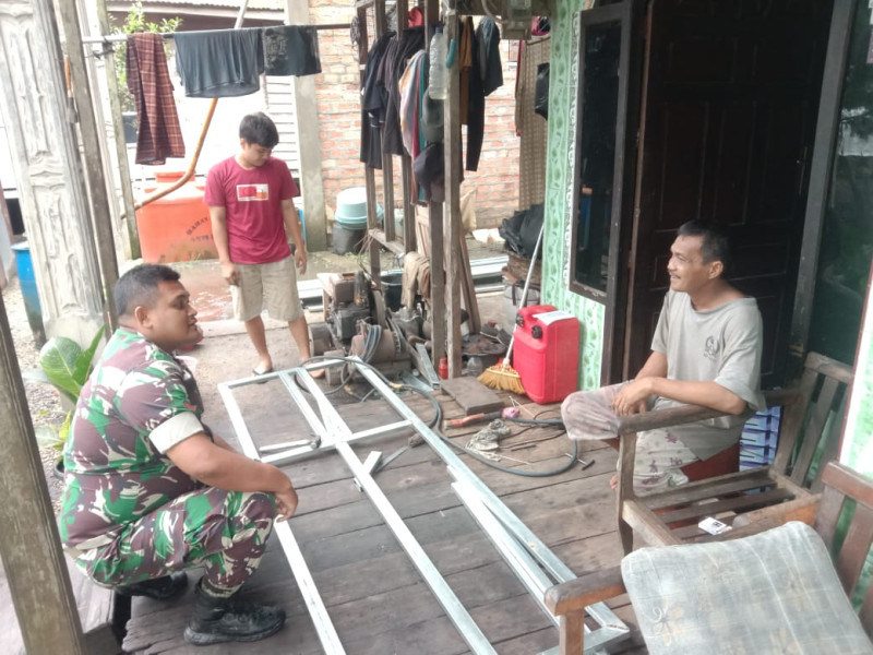 Ciptakan Komunikasi Dengan Masyarakat Bersama Babinsa Koramil 09/Kmg Melalui Komsos