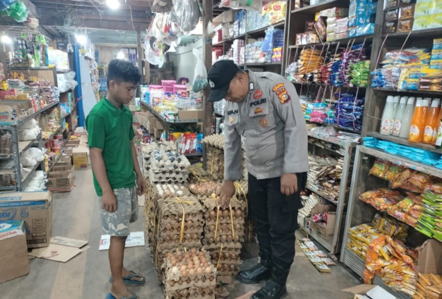 Personil Polsek Gaung  Patroli Cek Ketersediaan Barang dan Harga Sembako Di Kecamatan Gaung Jelan Idul Adha