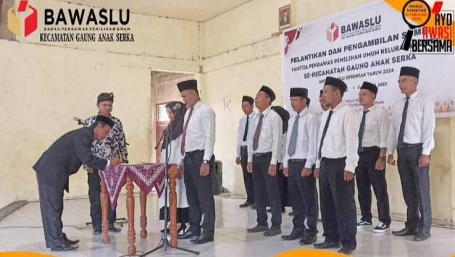 Ketua Panwaslu Kecamatan Gaung Anak Serka Melantik 12 PKD Kelurahan dan Desa