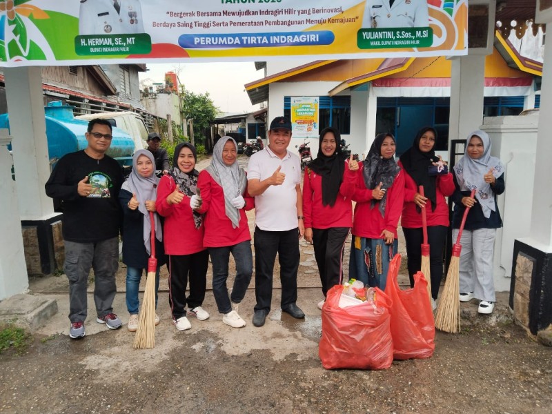 PDAM Tirta Indragiri Peduli Lingkungan dengan Gelar Aksi Bersih Sampah Plastik