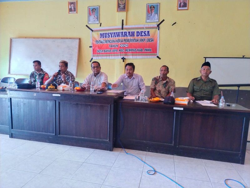 Babinsa 03/Tpl Serma Damrianto Hadiri Musyawarah Desa Tentang Rencana Kerja Pemerintah (RKP) Desa Tahun 2024