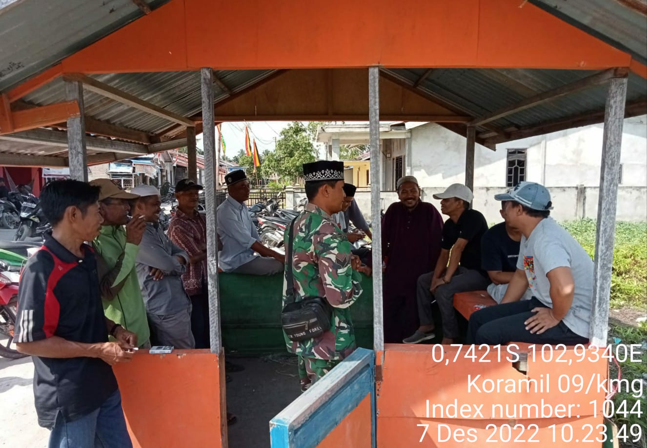 Mempererat Silaturahmi Melalui Komsos Babinsa Koramil 09/Kemuning