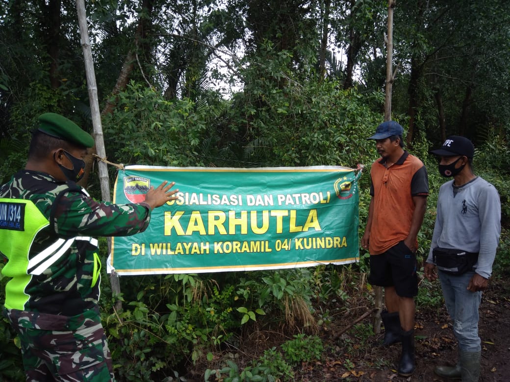 Babinsa Koramil 04/Kuindra Kodim 0314/Inhil Rutin Lakukan Patroli dan Sosialisasi di Sungai Piyai