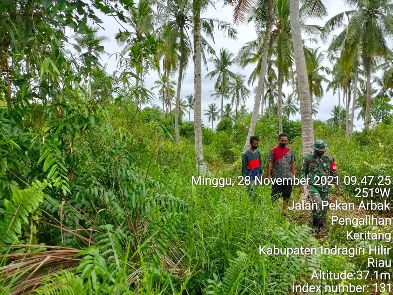 Cegah Karhutla, Serda Darmadi Lakukan Patroli Bersama Masyarakat