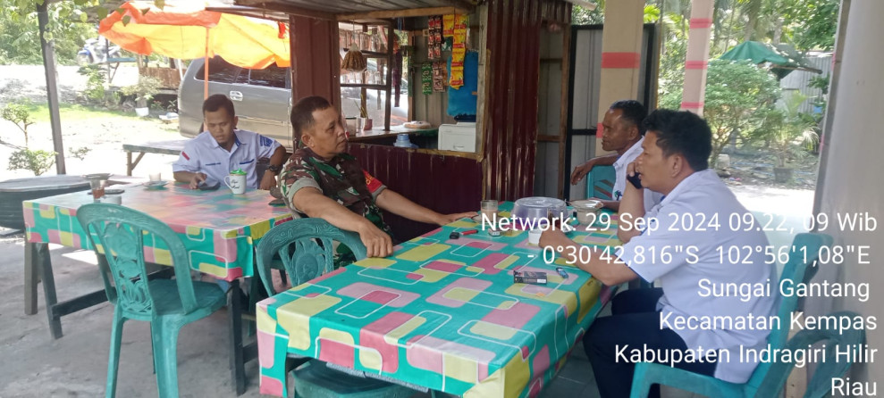 Patroli Keliling Desa, Babinsa Koramil 03/Tpl Himbau Masyarakat Agar Dapat Ciptakan Pilkada Damai 2024