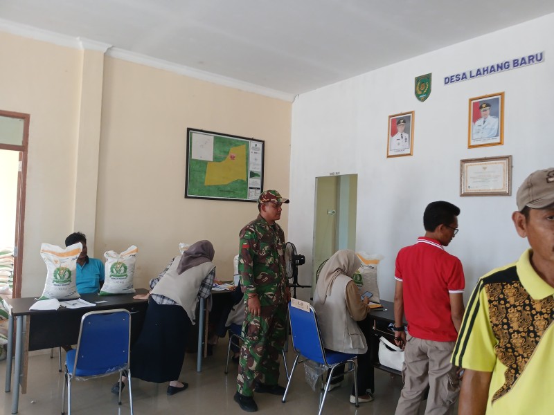 Babinsa 05/Gas Serda Riki Ciptakan Keakraban dengan Warga Binaan Melalui Komunikasi Sosial