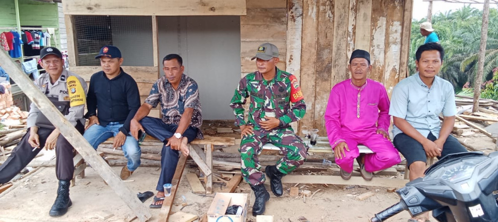 Babinsa Koramil 09/Kmg Berikan Informasi Kepada Masyarakat Terkait Perkembangan Situasi