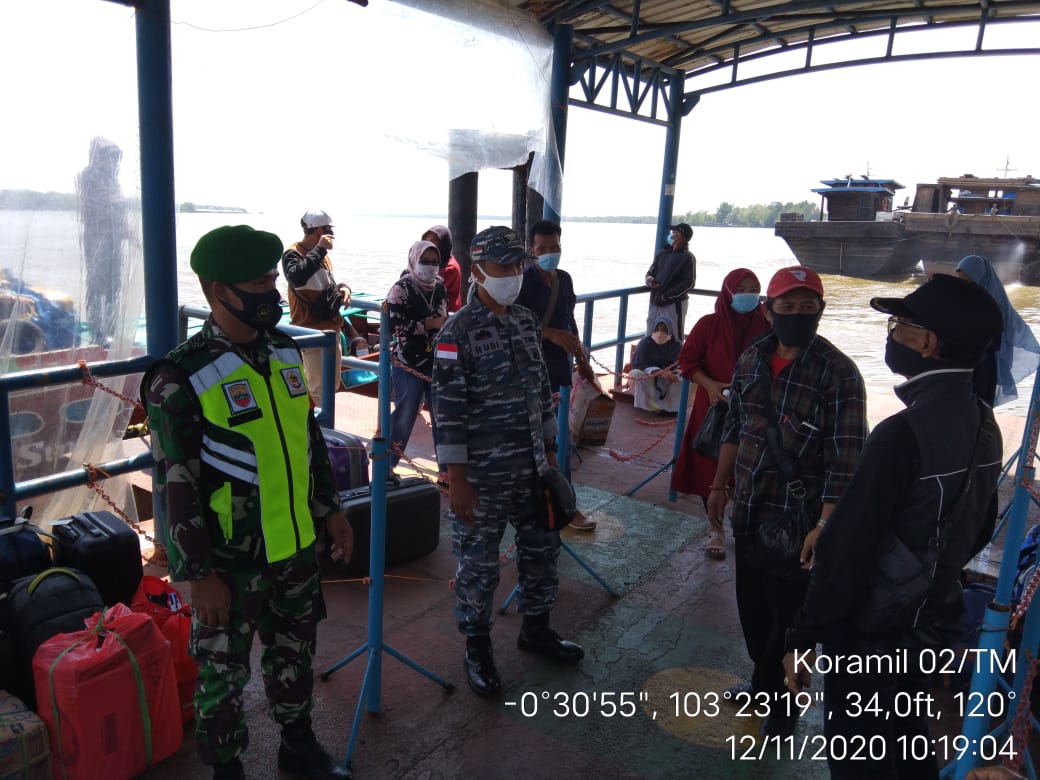 Kompak, TNI AD dan TNI AL serta Satgas Lakukan Penegakan Prokes di Pelabuhan Tanah Merah