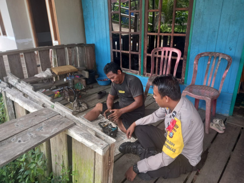 Bhabinkamtibmas Desa Pungkat Kecamatan Gaung Aipda Denny Hidayat Rutin Turun Laksanakan Giat Door to Door