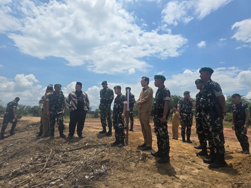 Danbrigif TP 89/GG dan Ketua DPRD Inhu Tinjau Lahan Jagung dan Penaburan Benih Ikan Nila Danbrigif TP 89/GG dan Ketua DPRD Inhu Tinjau Lahan Jagung dan Penaburan Benih Ikan Nila