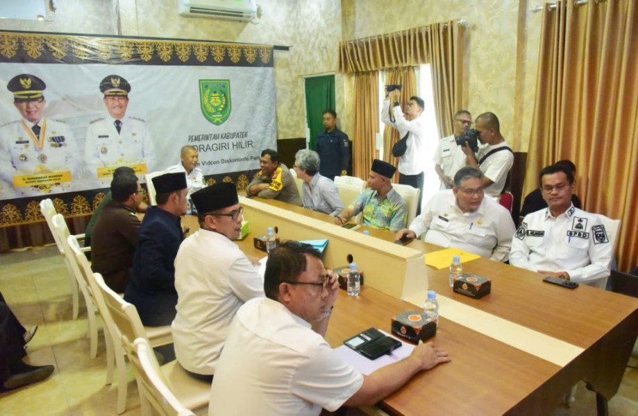 Wakil Bupati dan Forkopimda Kabupaten Inhil Ikuti Rapat Koordinasi Bersama Gubri secara virtual