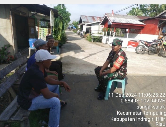 Komsos dengan Tokoh Pemuda, Babinsa Koramil 03/Tpl Ajak Jauhi Game Online yang Bersifat Judi