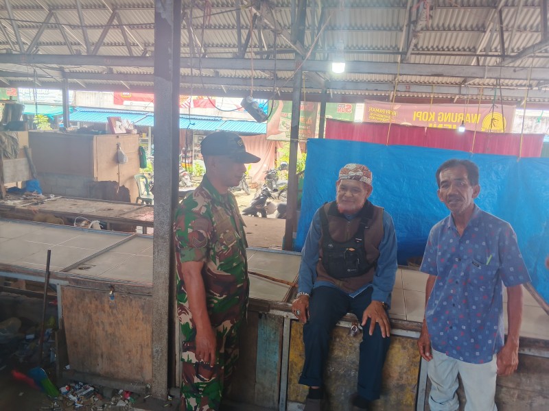 Jumat Berkah, Babinsa Koramil 04/Kuindra Laksanakan Komsos di Bulan Suci Ramadhan