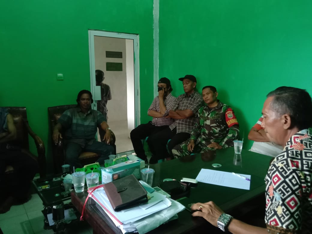 Tingkatkan Kerjasama Diwilayah Binaan, Babinsa 03/Tempuling Sambangi Kantor Desa 