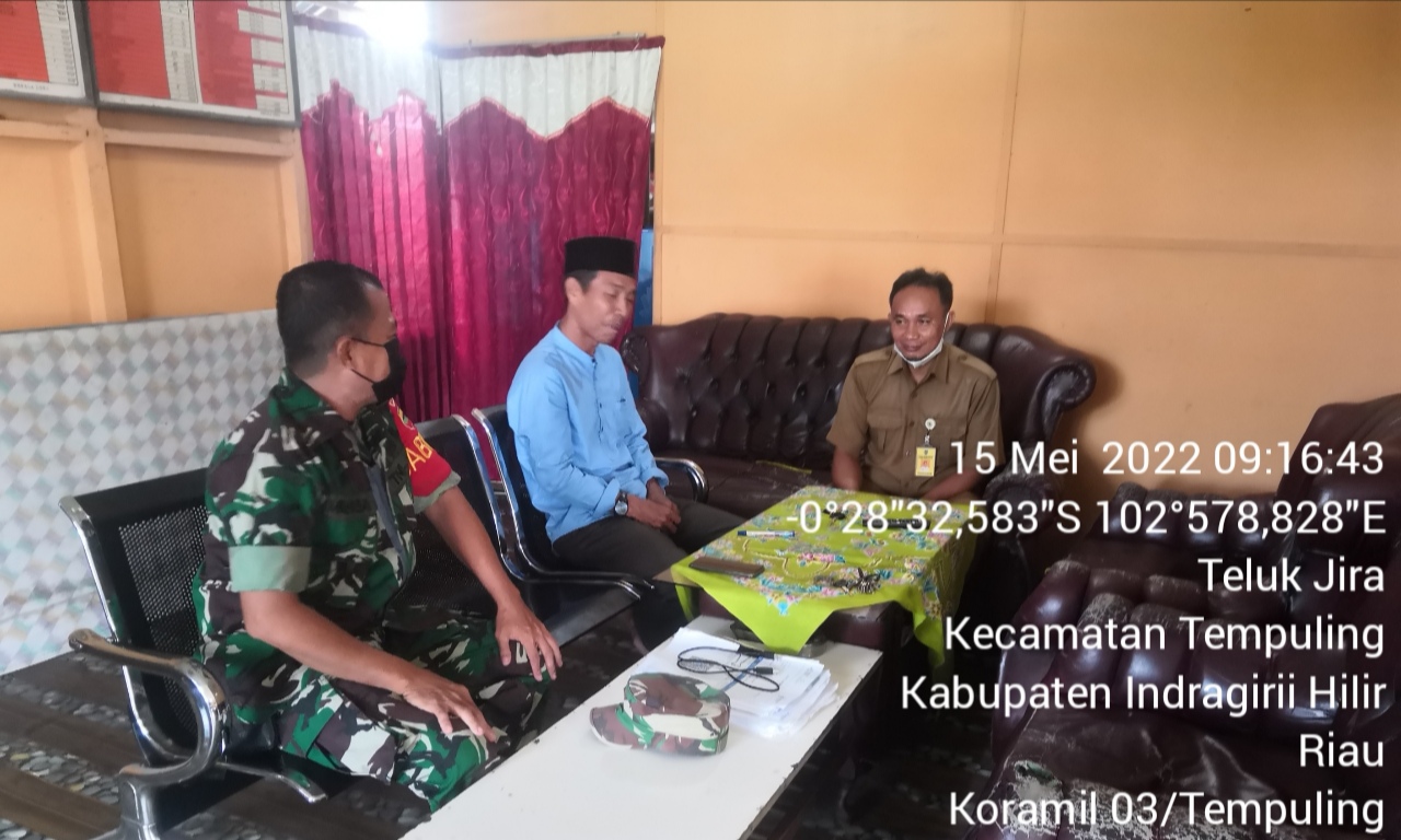 Komsos Babinsa 03/Tempuling Bersama Perangkat Desa, Rencanakan Gotong Royong Masjid