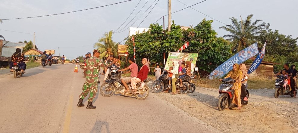 Demi Kenyamanan, Babinsa Koramil 09/Kmg Lakukan Pemantauan Terhadap Pasar Tradisional