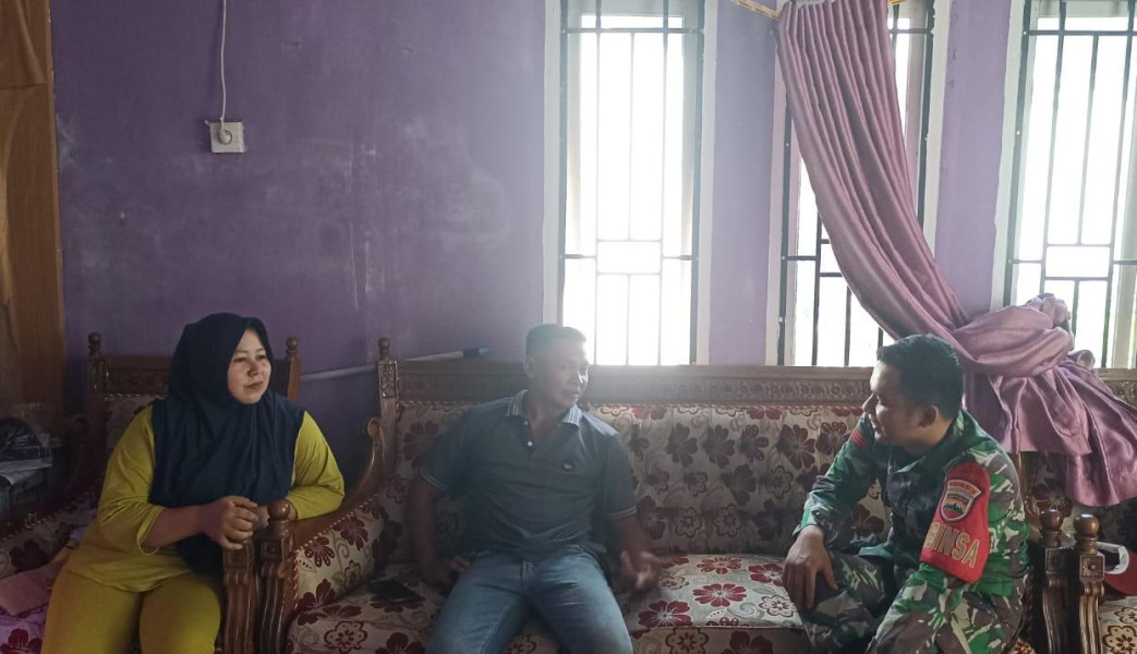 Babinsa 03/Tpl Sambang Ke Rumah ketua RT 007 Kelurahan Pangkalan Tujuh