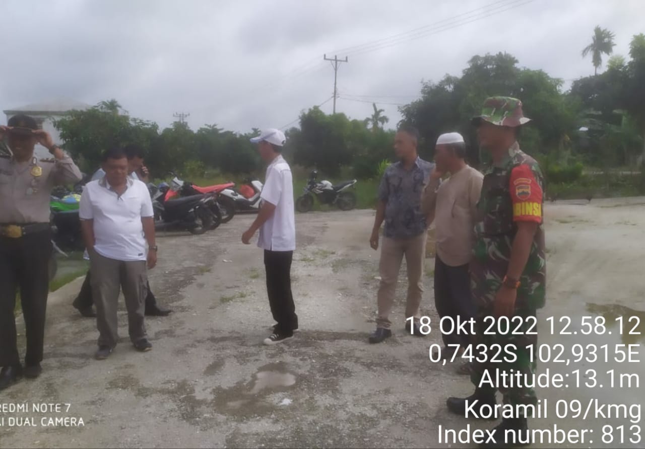 Babinsa Koramil 09/Kemuning Jalin Komunikasi Sosial Bersama Warga