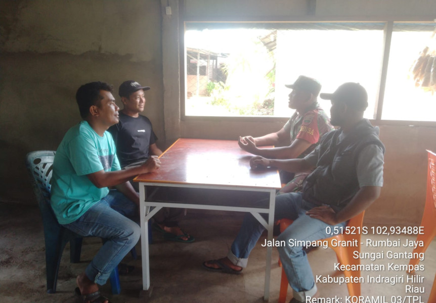 Melalui Komsos Babinsa 03/Tpl Himbau Warganya Untuk Menjaga Keamanan Jelang Idul Adha