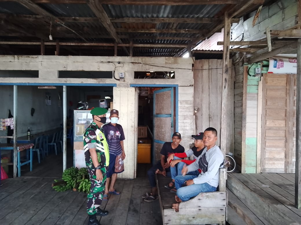 Disiplin Prokes Di Warung Jalan Pramuka Kelurahan Sapat Oleh Serda Boby Arisandi