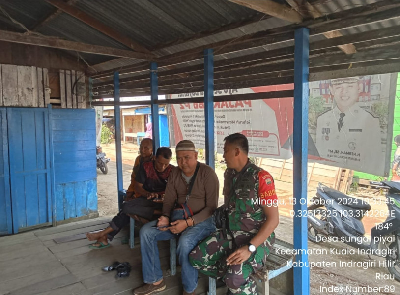 Tingkatkan Silaturahmi dan Tegur Sapa Dengan Masyarakat Bersama Babinsa Koramil 04/Kuindra