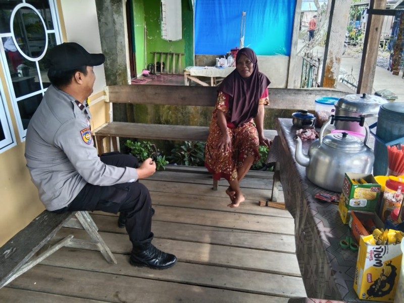 Himbauan Kamtibmas Terus Disampaikan Bhabinkamtibmas Desa Simpang Gaung Aipda Safrizal Zufri Melalui Giat Sambang Warga