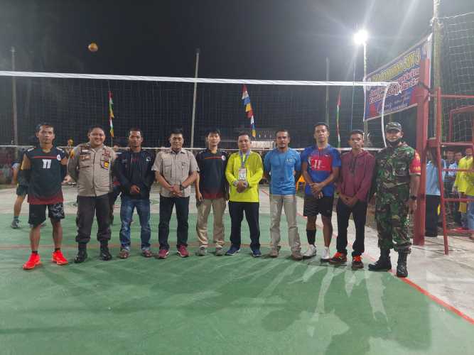 Sinergitas Babinsa 03/Tpl Dan Bhabinkamtibmas PAM Turnamen Bola Volly
