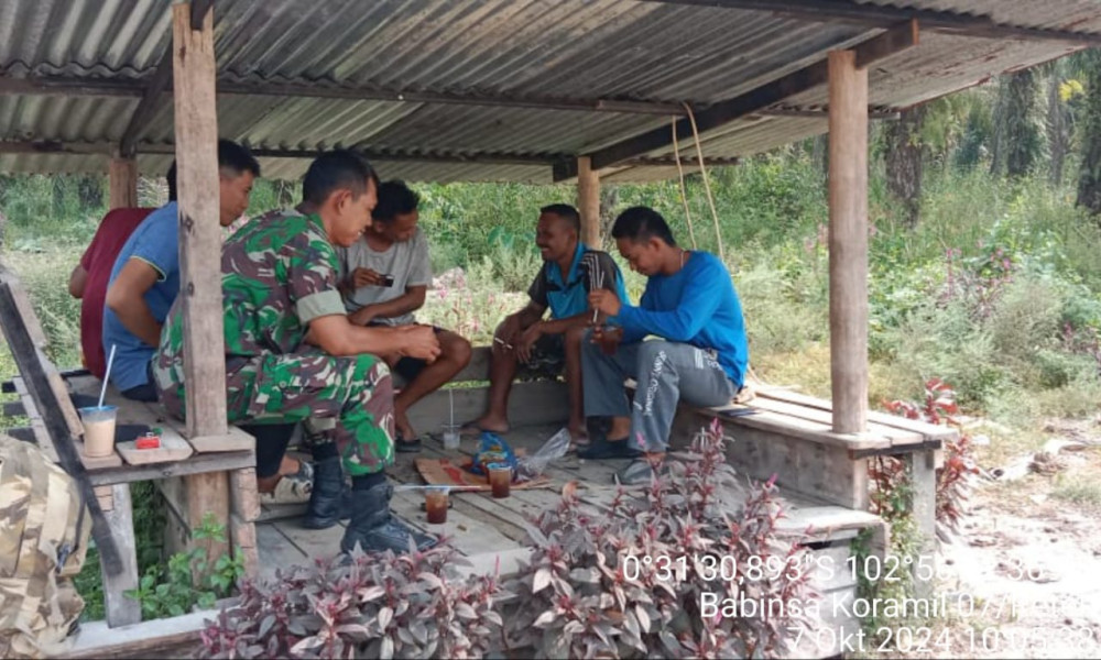 Ciptakan Keamanan dan Kebersamaan Melalui Komsos Babinsa Serka Yadi Yanto