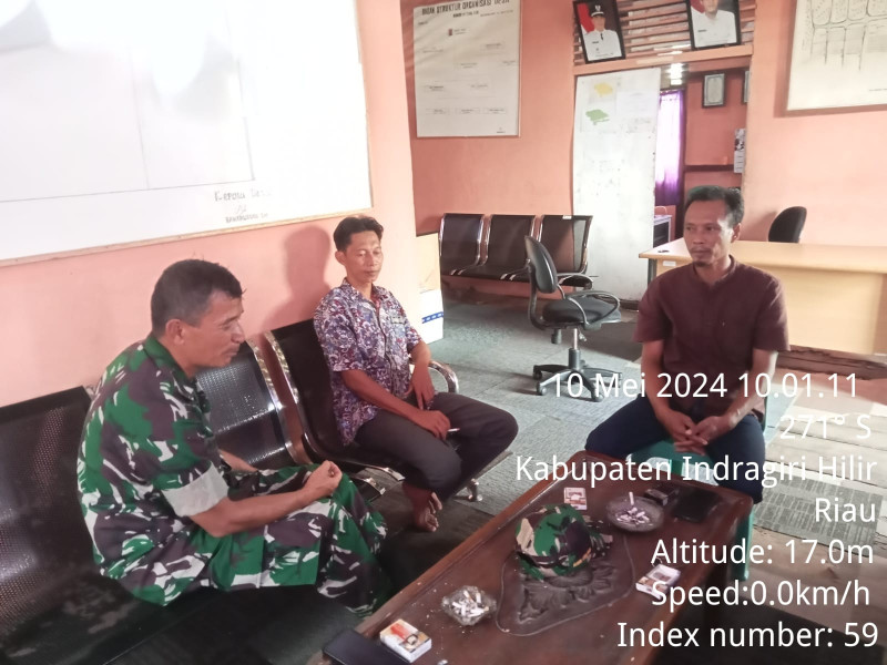 Dengan Komsos, Babinsa Pelda Nofiandi Turun Ke Wilayah Terkait Karhutla