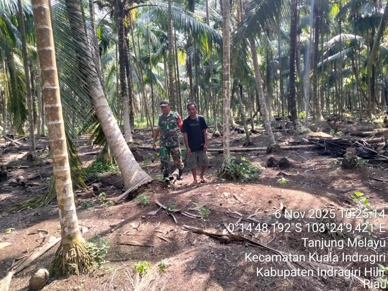 Pentingnya Jaga Keamanan Lingkungan, Babinsa Koramil 04/Kdr Laksanakan Patroli Tapal Batas