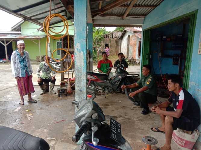 Ciptakan Desa Yang Aman dan Bersih Bersama Babinsa Koramil 09/Kemuning