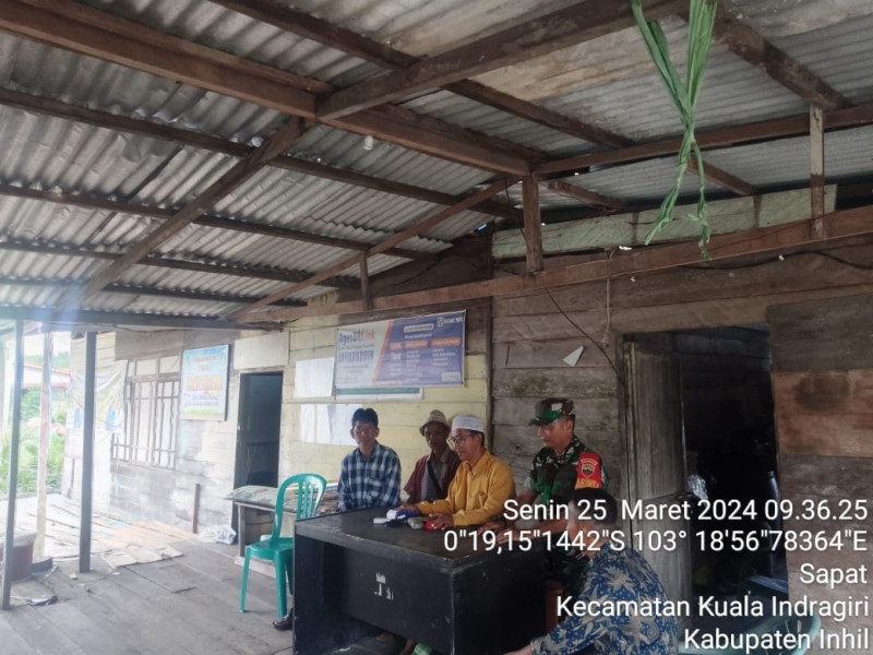 Babinsa Koramil 04/Kuindra Ajak Masyarakat Untuk Jaga Keamanan dan Ketertiban Lingkungan Setempat