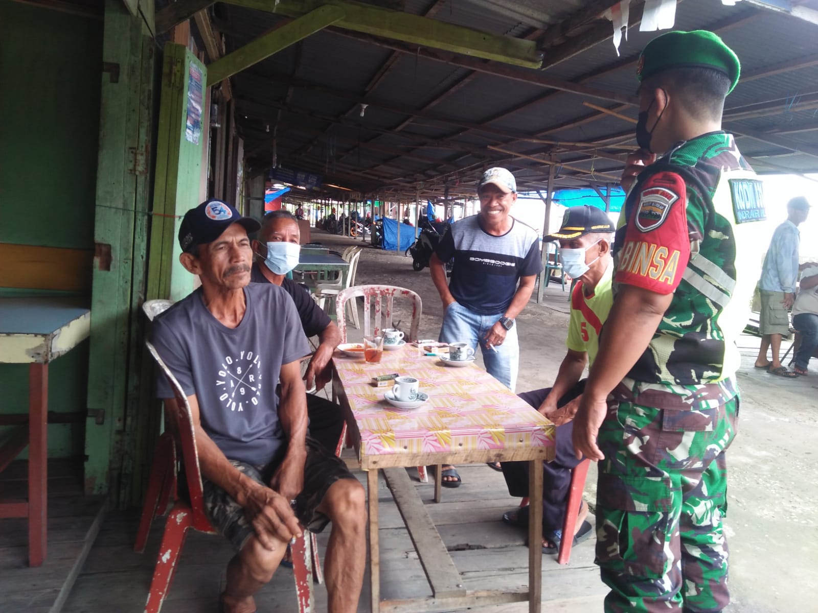 Himbau Warga Agar Selalu Terapkan Prokes Oleh Serda Mas Yayat