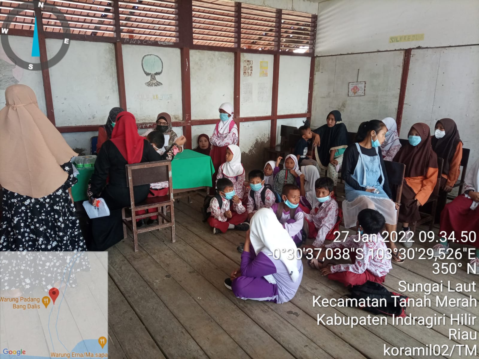 Babinsa Serda M Ade P Dampingi Vaksinasi untuk Anak-anak Usia 6-11 Tahun