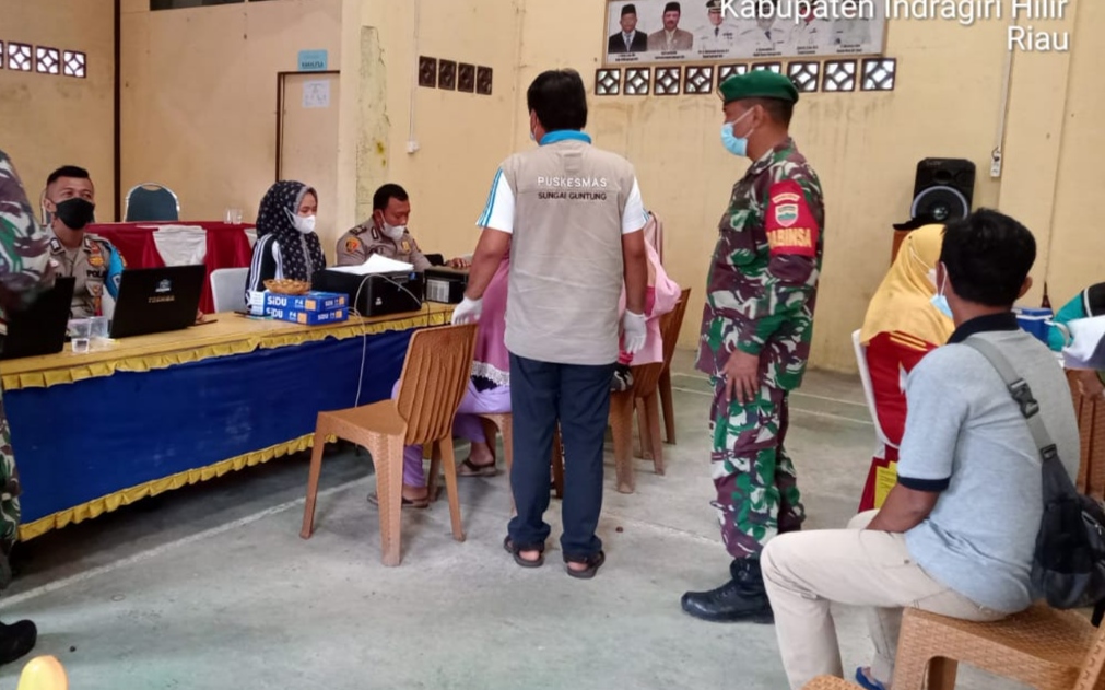 Layanan Vaksinasi Digesa UPT Puskesmas Sungai Guntung di Desa Air Tawar