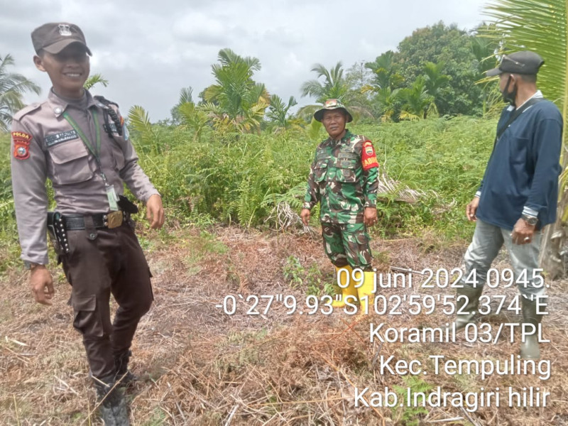 Bersama Masyarakat dan Satpam, Babinsa Koramil 03/Tpl Kembali Laksanakan Patroli Karlahut