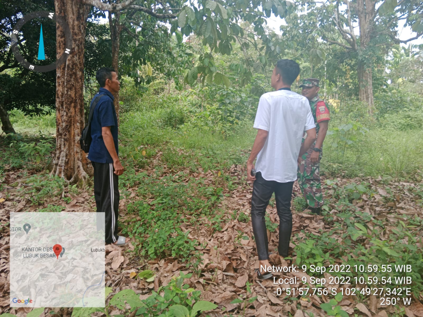 Patroli dan Sosialisasi Karhutla Oleh Babinsa Koramil 09/Kemuning di Wilayah Binaan