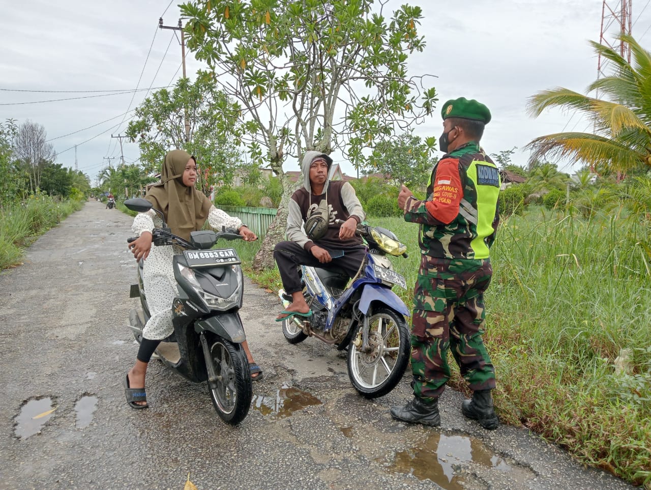 Tegakkan Disiplin Prokes Oleh Anggota Koramil 04/Kuindra di Binaan