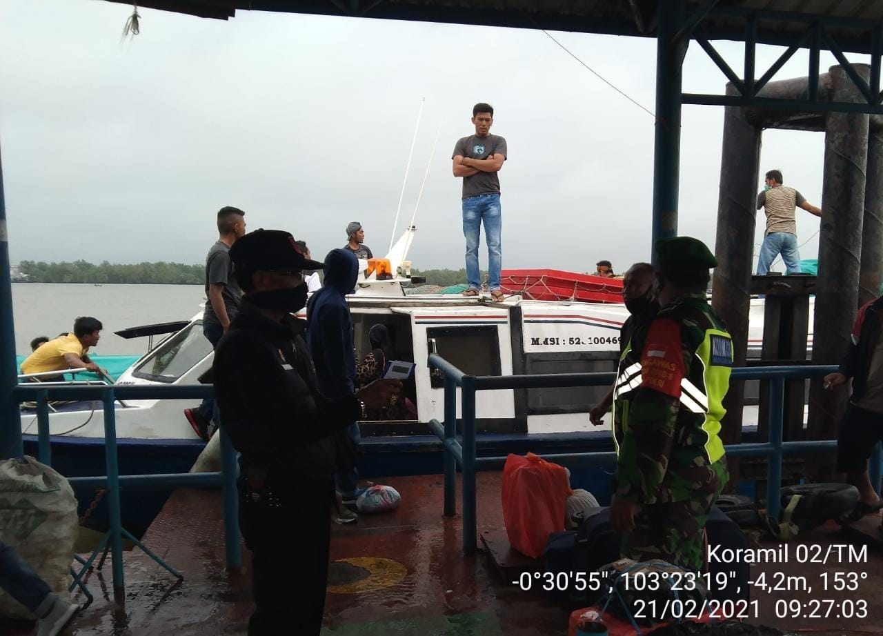 Koramil 02/Tanah Merah Semakin Gencar Penegakan Protkes di Pelabuhan