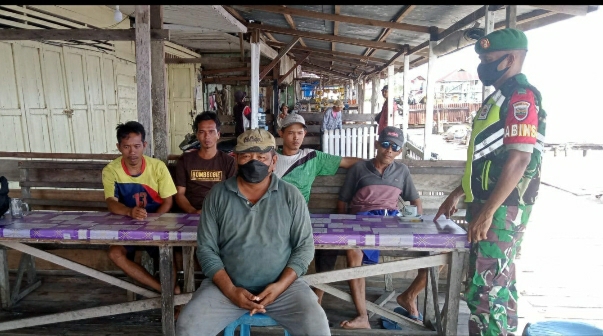 Dalam Mencegah Penularan Covid-19, Koramil 04/Kuindra Lakukan Penegakan Displin Terpadu Prokes