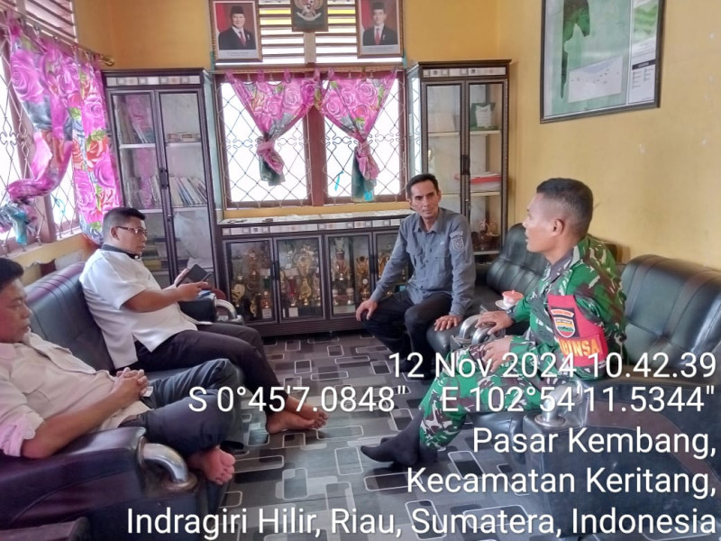 Wujudkan Kebersamaan, Babinsa Koramil 09/Kmg Tingkatkan Rasa Kekeluargaan Dengan Aparat Desa